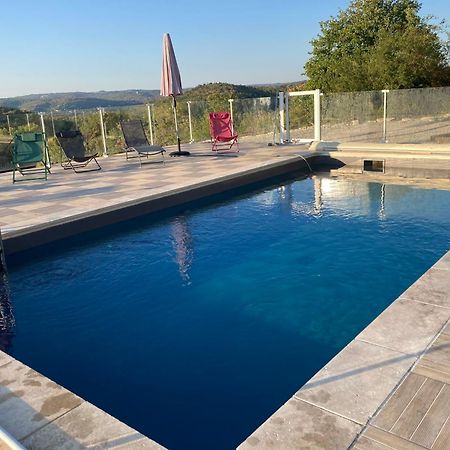 Hostal La Roulotte Clerelu - Du Domaine Des Ramonets Cahors Exterior foto