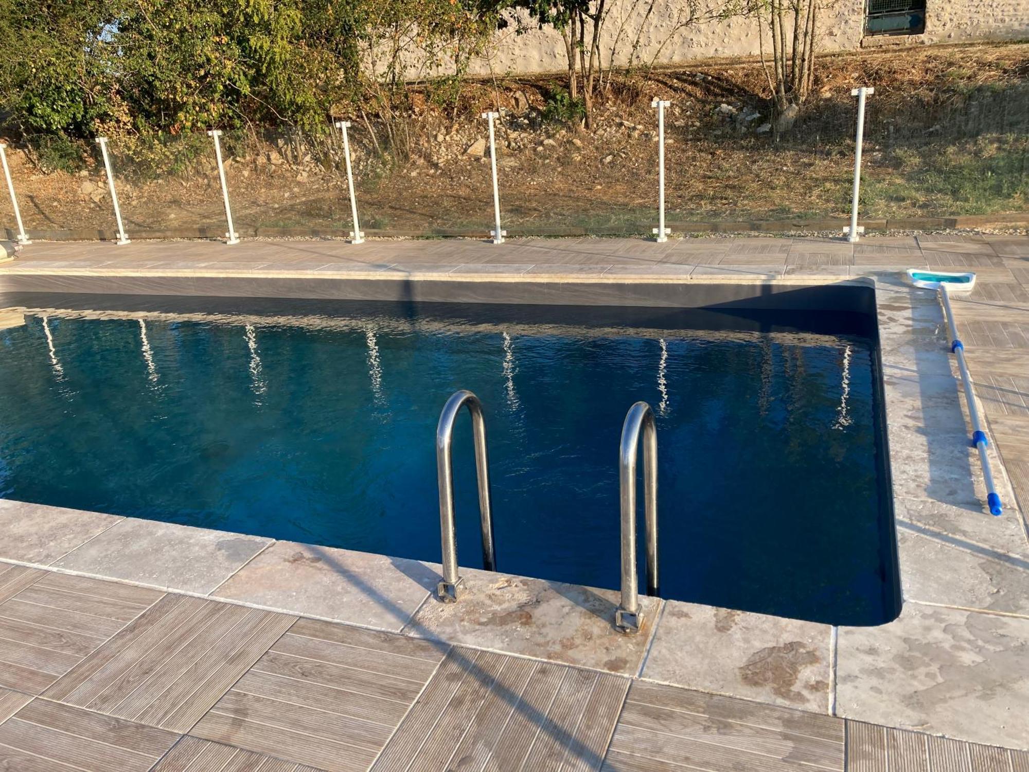 Hostal La Roulotte Clerelu - Du Domaine Des Ramonets Cahors Exterior foto