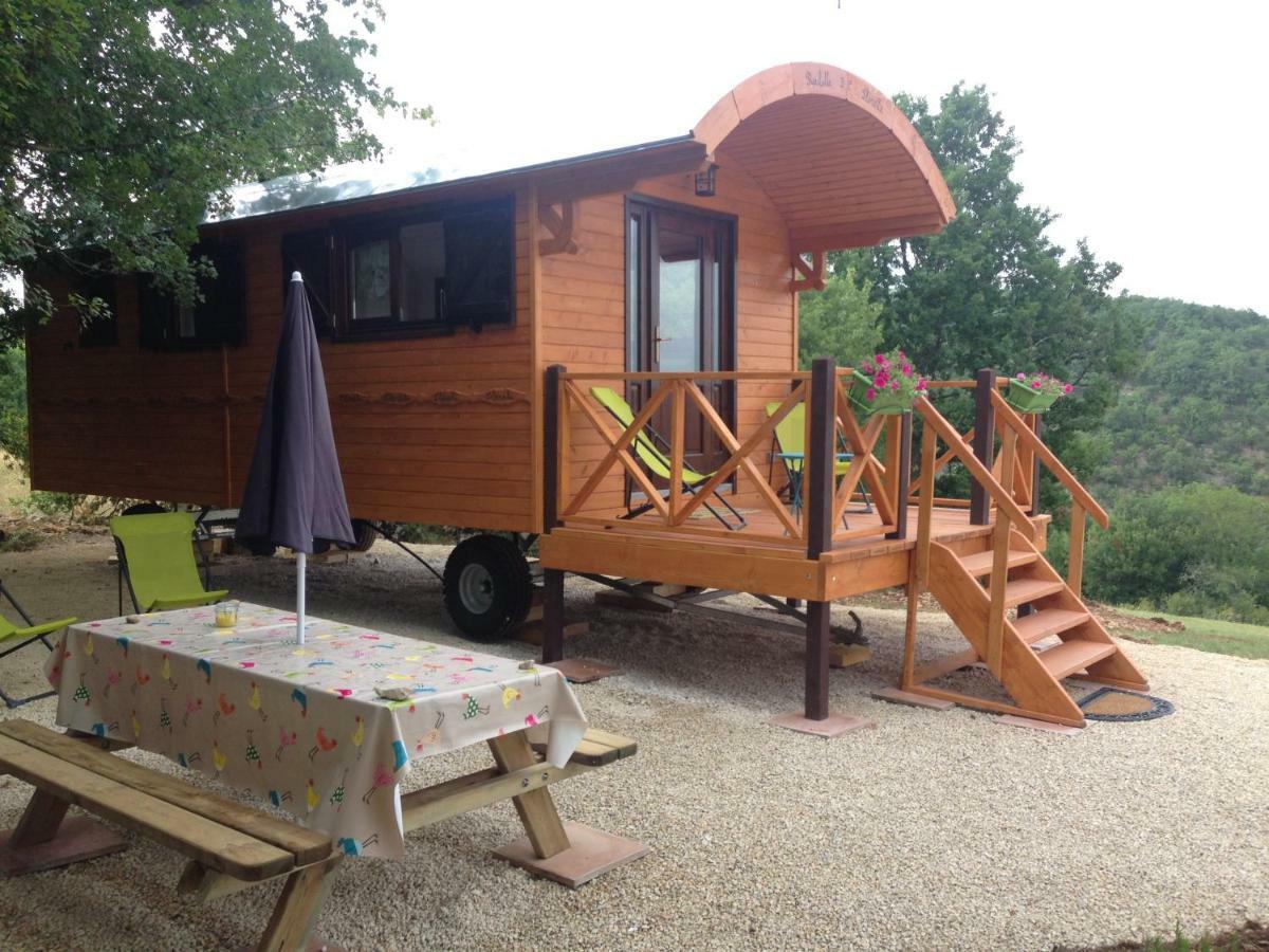 Hostal La Roulotte Clerelu - Du Domaine Des Ramonets Cahors Exterior foto
